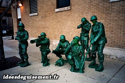 Déguisements réalistes de soldats verts en plastique