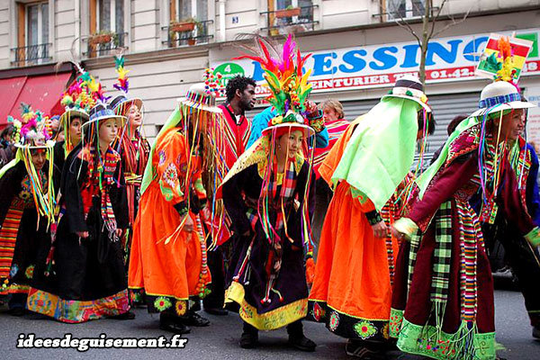 Déguisement bolivien en groupe pour le carnaval