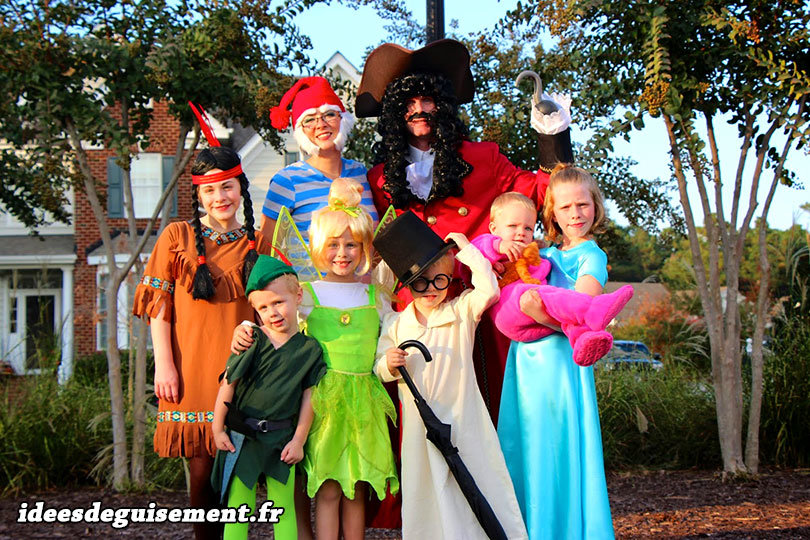 Déguisement en famille de Peter Pan, Clochette, Lili la Tigresse, Crochet, Monsieur Mouche et la famille Darling